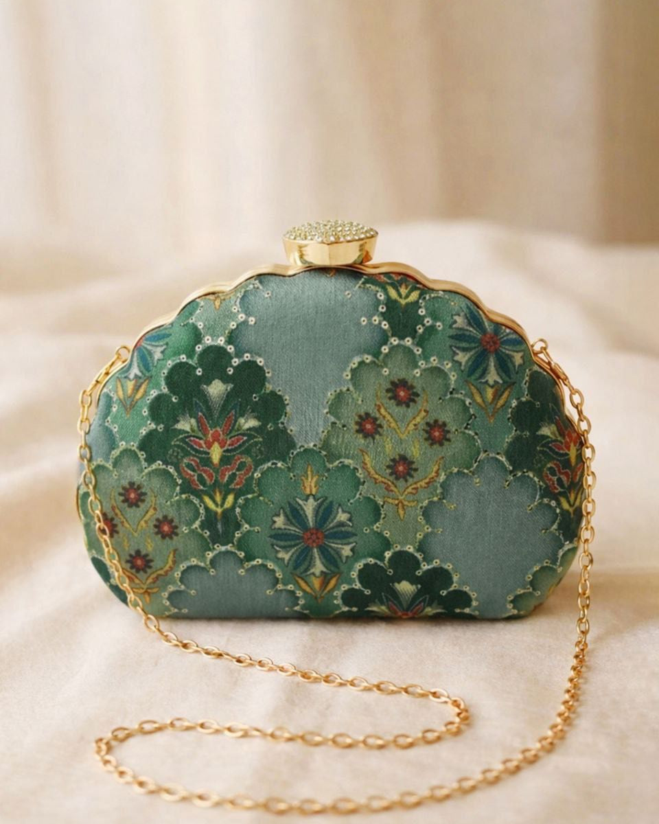 Handcrafted Designer Evening Clutch with Embellished Detailing – Elegant Party & Wedding Chain Purse
